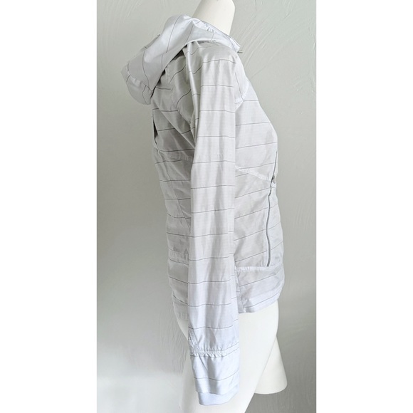 EUC Athleta White Gray Striped Windbreaker Hooded Jacket Size XSmall Thumbholes - Picture 2 of 15